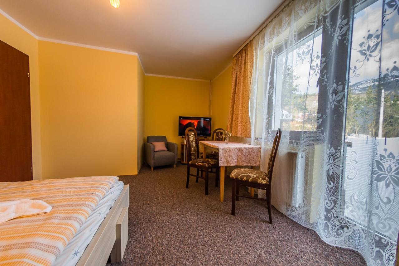 Willa Przy Deptaku Apartment ชเจอร์ค ภายนอก รูปภาพ