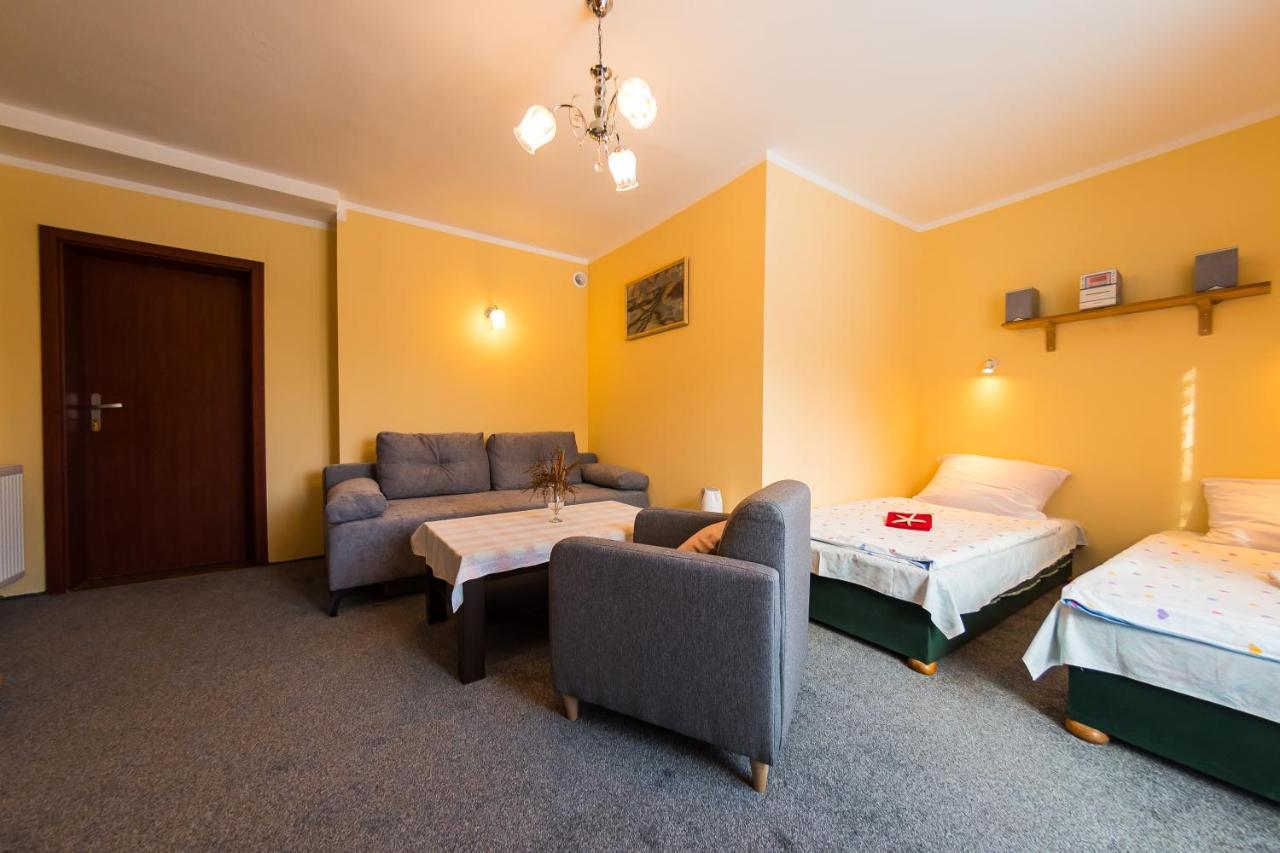 Willa Przy Deptaku Apartment ชเจอร์ค ภายนอก รูปภาพ