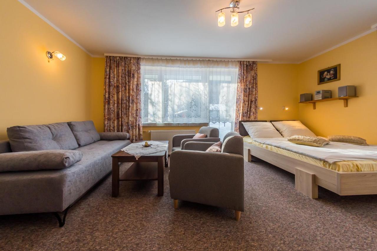 Willa Przy Deptaku Apartment ชเจอร์ค ภายนอก รูปภาพ