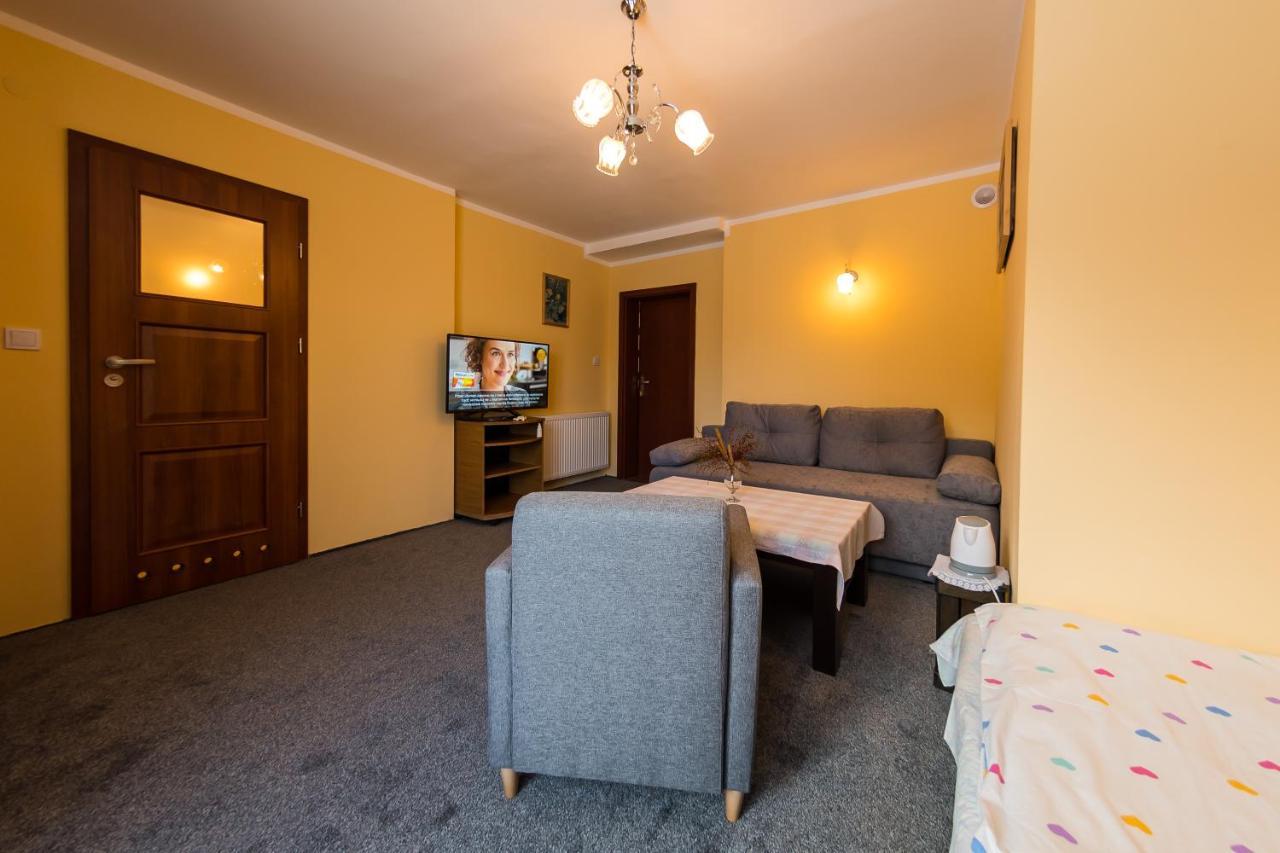 Willa Przy Deptaku Apartment ชเจอร์ค ภายนอก รูปภาพ